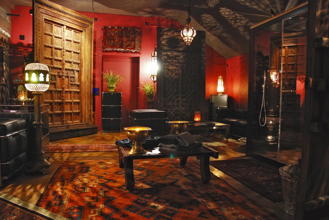 Bijou Hotel / Love And Romance Kallnach Bilik gambar