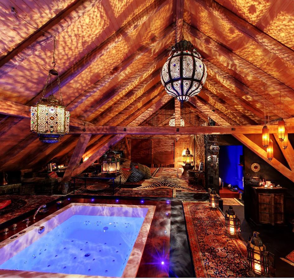 Bijou Hotel / Love And Romance Kallnach Bilik gambar
