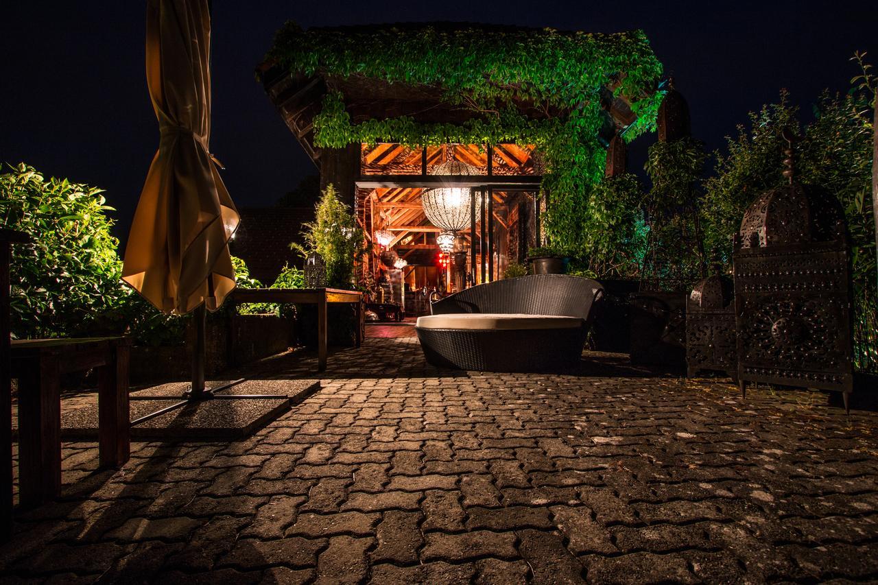 Bijou Hotel / Love And Romance Kallnach Bilik gambar