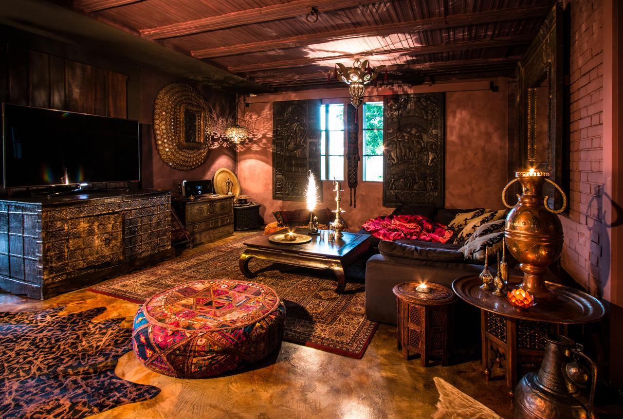 Bijou Hotel / Love And Romance Kallnach Bilik gambar