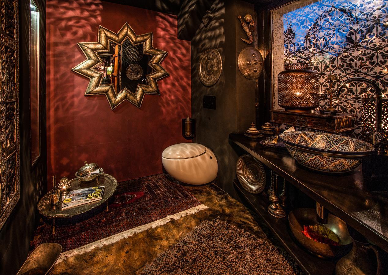 Bijou Hotel / Love And Romance Kallnach Bilik gambar