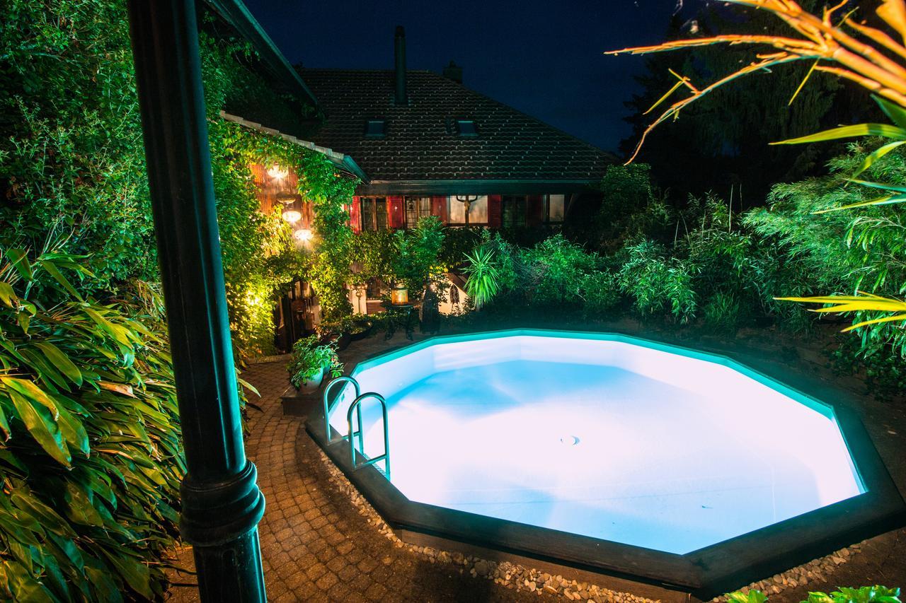 Bijou Hotel / Love And Romance Kallnach Bilik gambar
